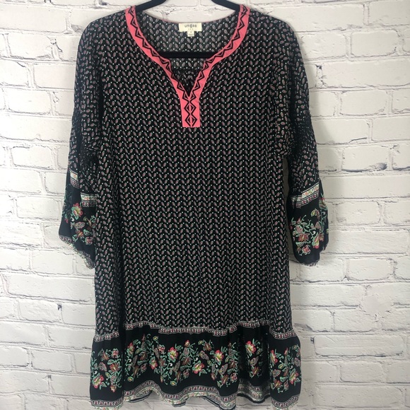 Umgee: V-Neck floral Tunic. Size:(S)  color: Black/pink - Picture 2 of 12